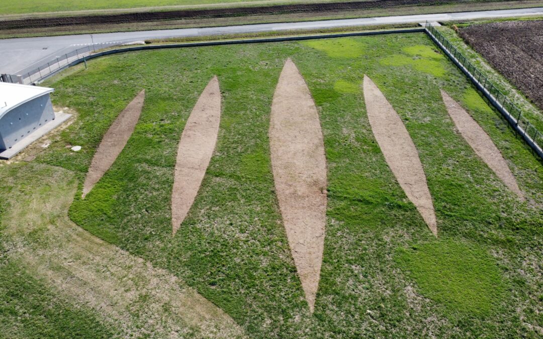 Un’installazione di Land Art sul sito dell’interferometro Virgo